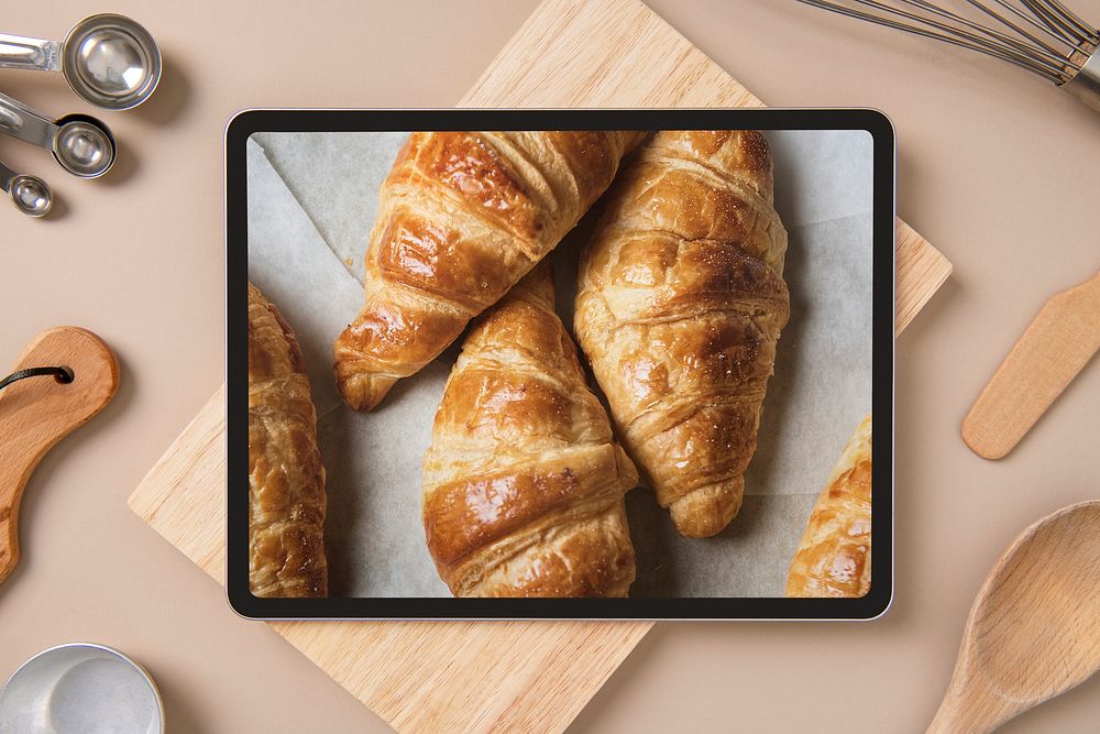 Tablet screen, food blogger lifestyle with croissant photo on screen
