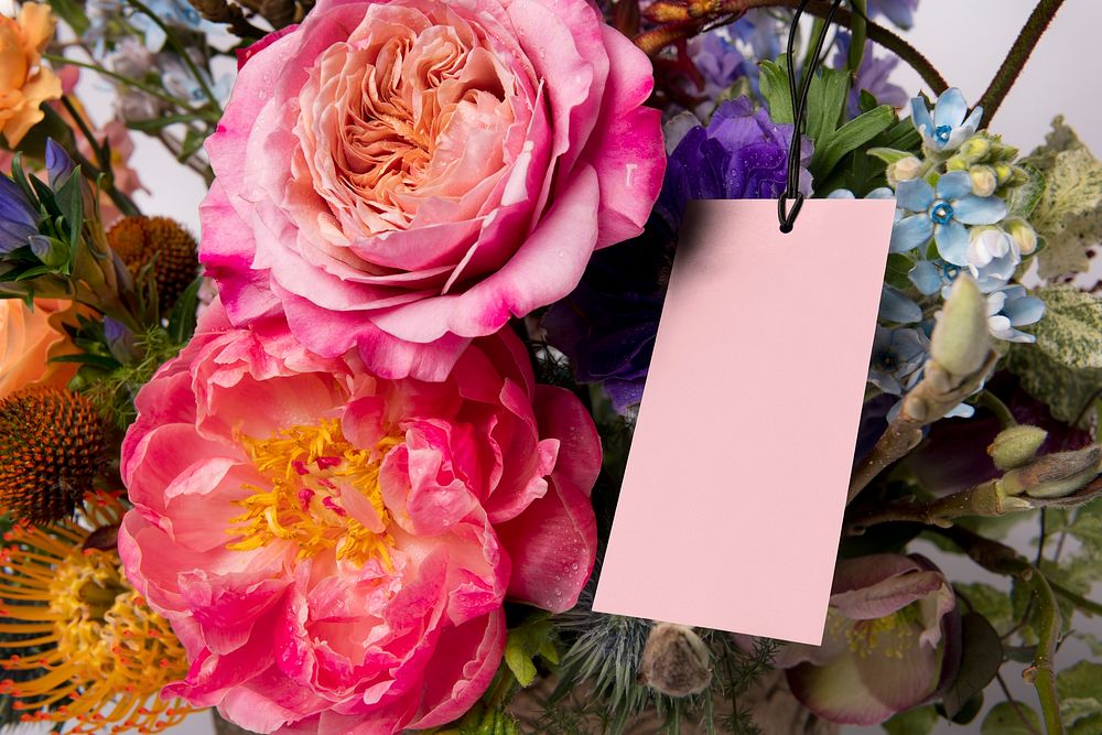 Blank pink gift label, flower bouquet