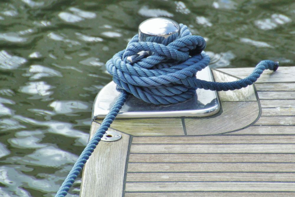 Rope tied to jetty, free public domain CC0 image.