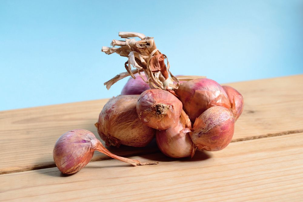 Free little red onions image, public domain food CC0 photo.