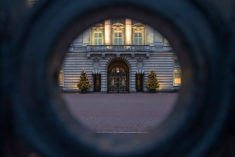 Buckingham Palace entry, free public domain CC0 photo.
