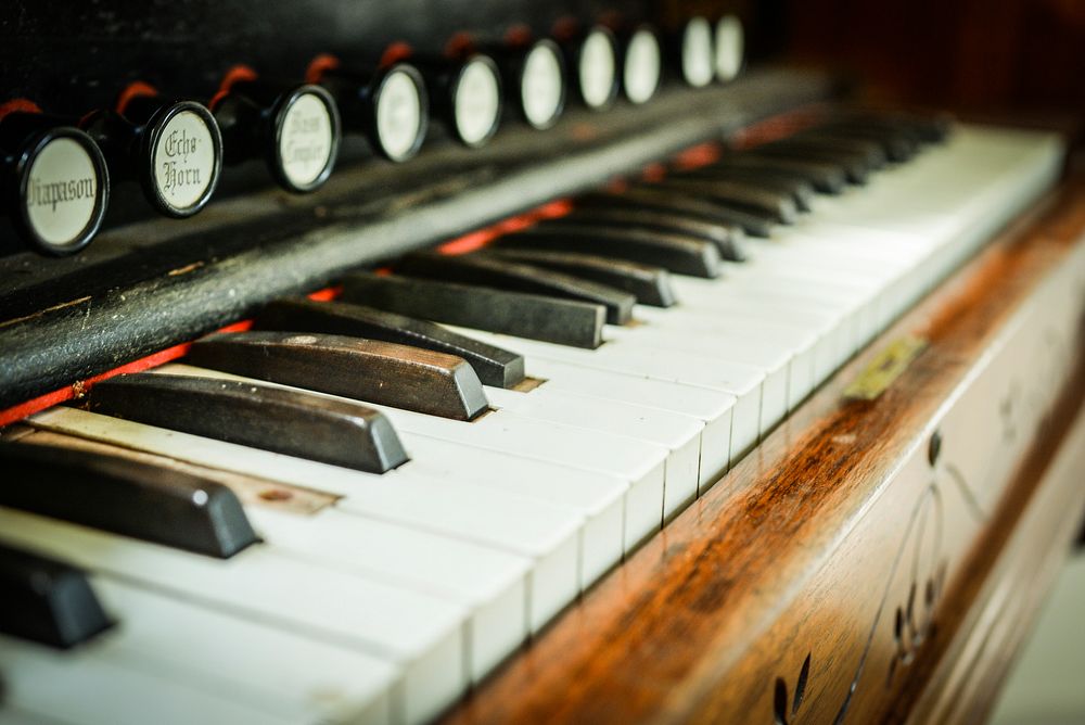 Free piano image, public domain musical instrument CC0 photo.