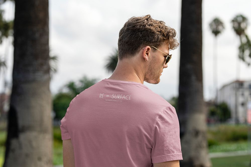 Man in pink tee, summer outfit, rear view