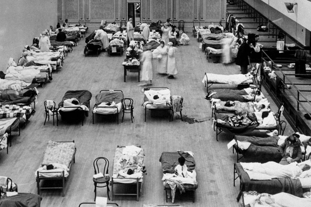 Volunteer nurses from The American red cross during flu epidemic (1918). Original image from Oakland Public Library.…