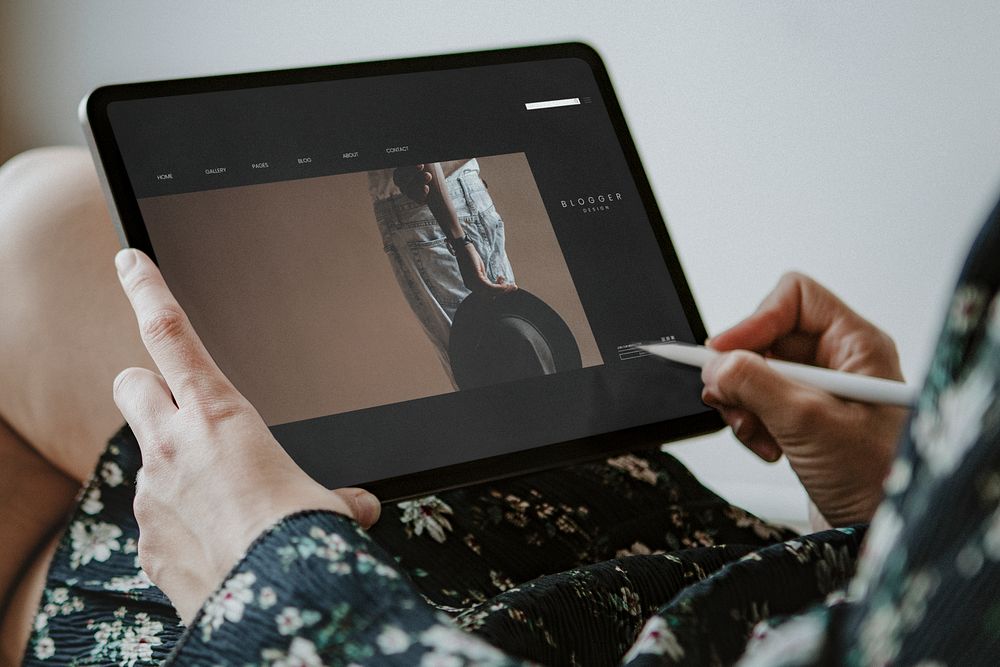 Woman blogging on a digital tablet mockup