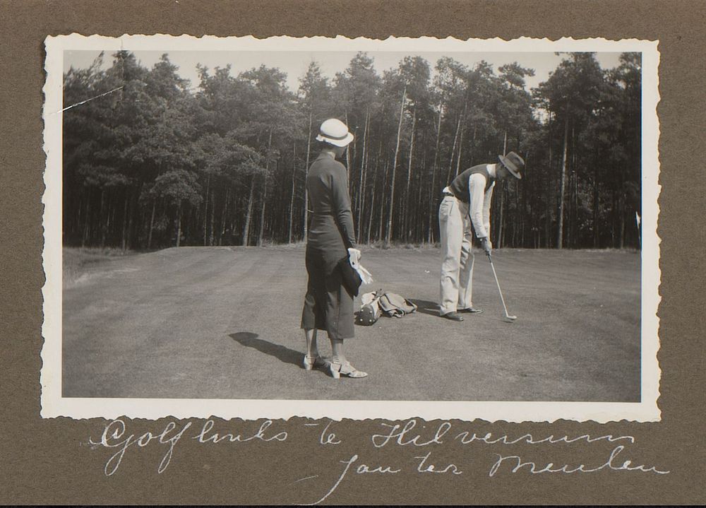 Jo van Raab van Cantstein en Jan ter Meulen golfen, Hilversum (1933) by anonymous