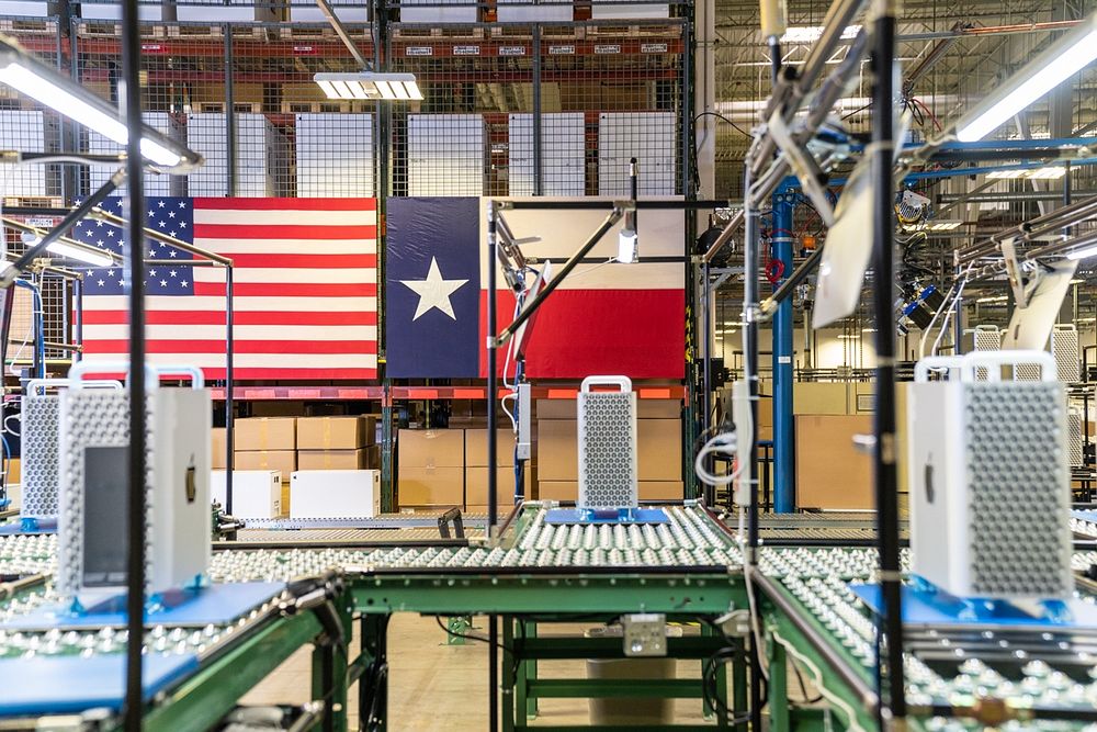 President Trump Tours the Apple Manufacturing Plant