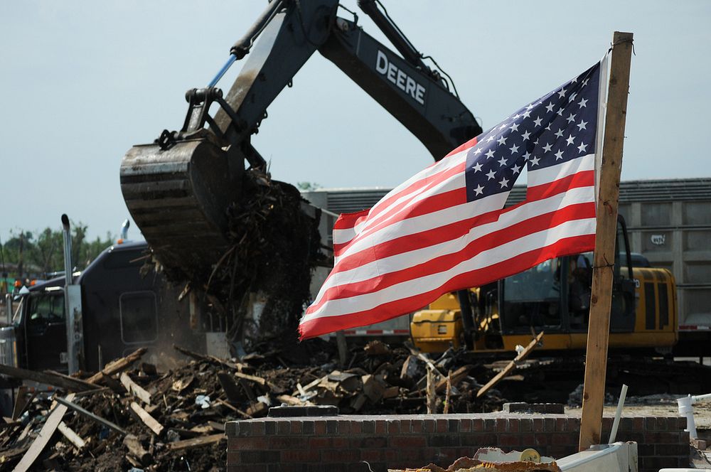 Removing Joplin tornado debris on July 4JOPLIN, Missouri — U.S. Army Corps of Engineers contractors work July 4, 2011 to…