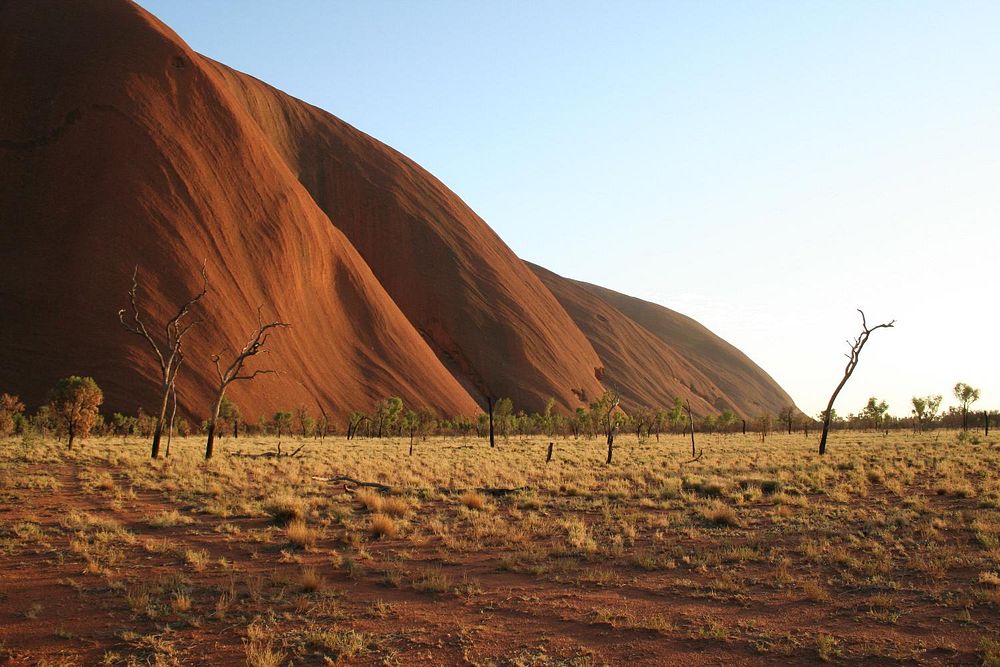 The World Factbook - AustraliaSunrise highlights the sweeping curves of Uluru (Ayers Rock). Original public domain image…