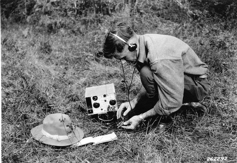 Early Portable Type P Radio, WA 1931. Original public domain image from Flickr