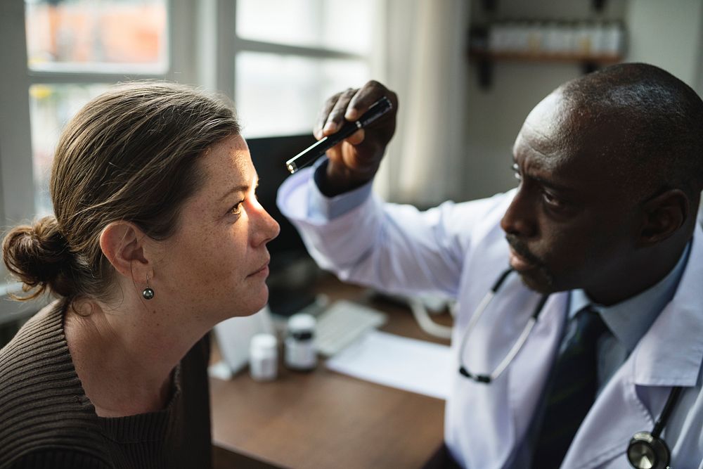 A doctor checking a patient | Photo - rawpixel