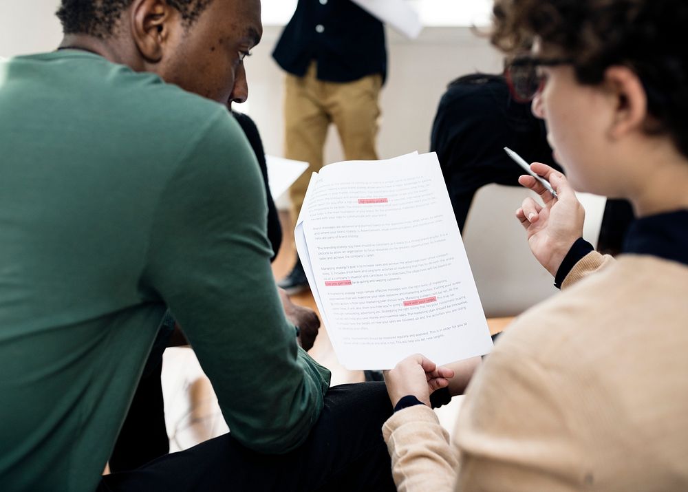 business-people-in-a-meeting-photo-rawpixel