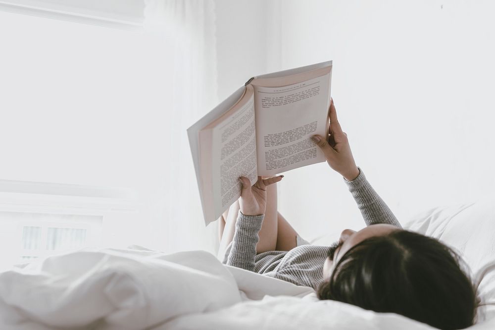 Woman reading on her bed, simple hobby & lifestyle HD photo