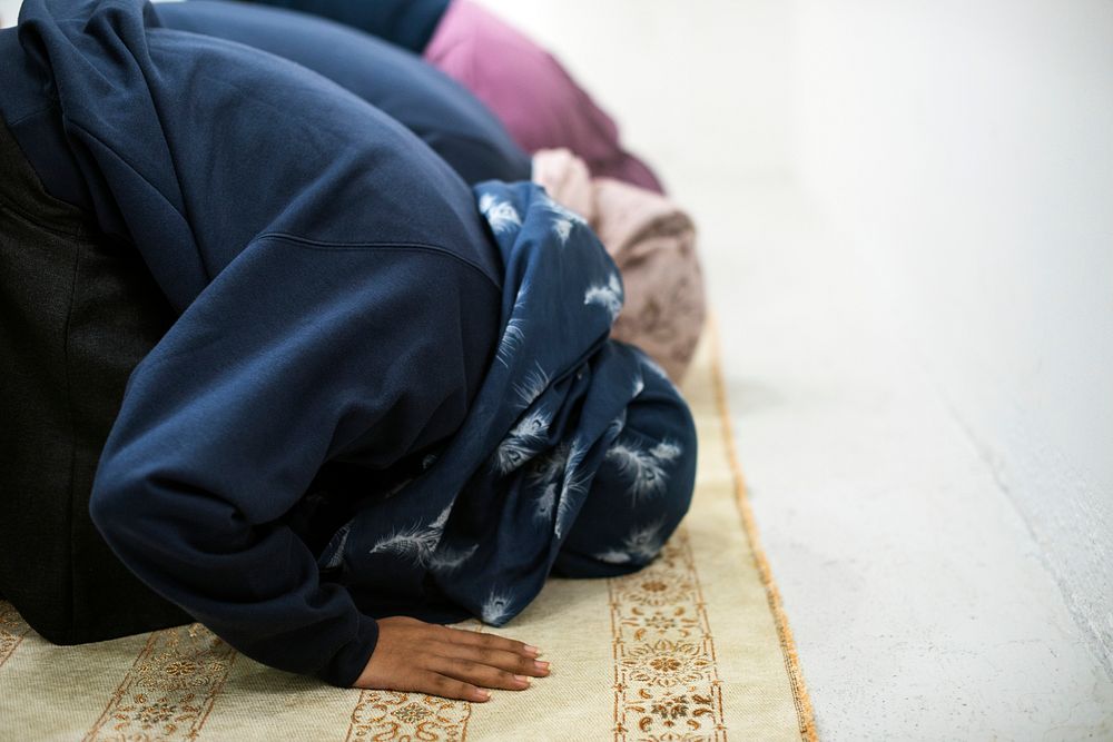 Muslim people are praying