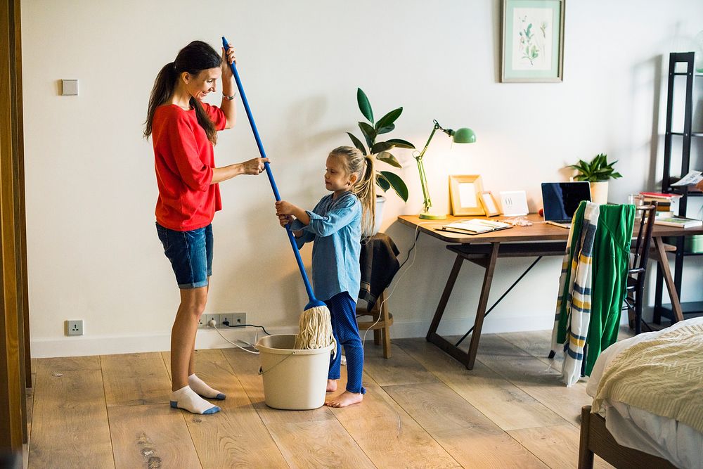 Kid helping house chores