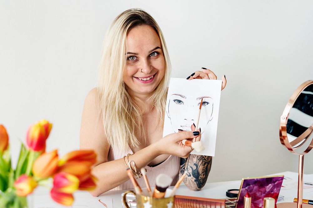 Beauty blogger recoding makeup tutorial