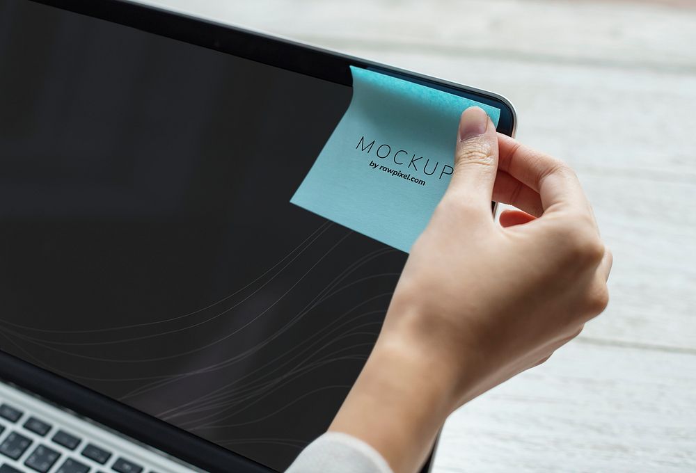 Sticky note mockup on a laptop