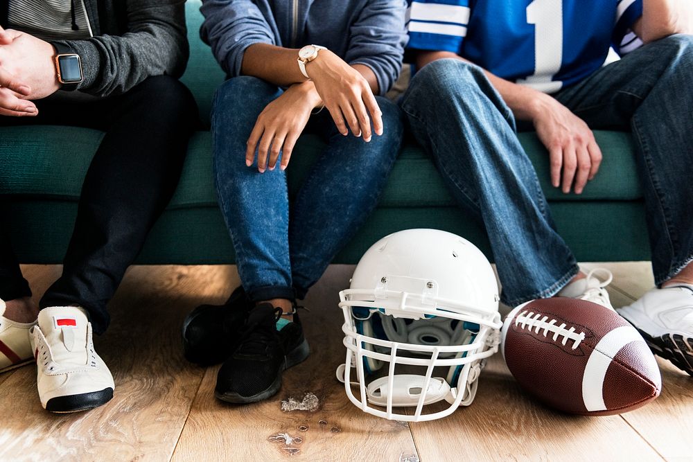 Friends cheering sport league together | Premium Photo - rawpixel