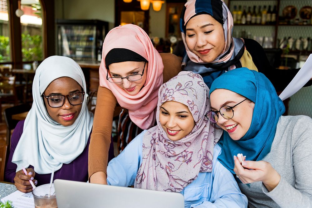 islamic women friends working together
