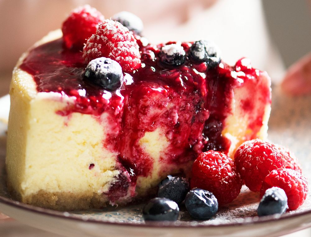 Fresh berry cheescake food photography | Premium Photo - rawpixel