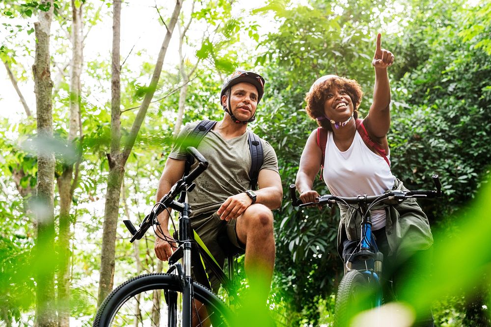 Cyclist couple in the forest