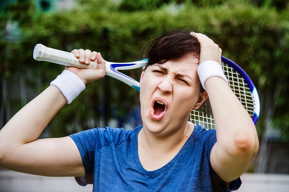 Tennis player losing the match