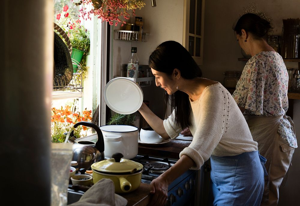 Women preparing dinner in the kitchen