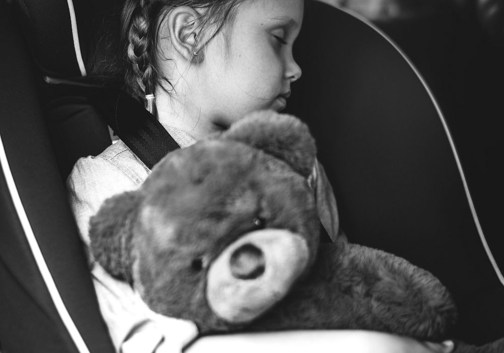 Little girl sleeping in the car