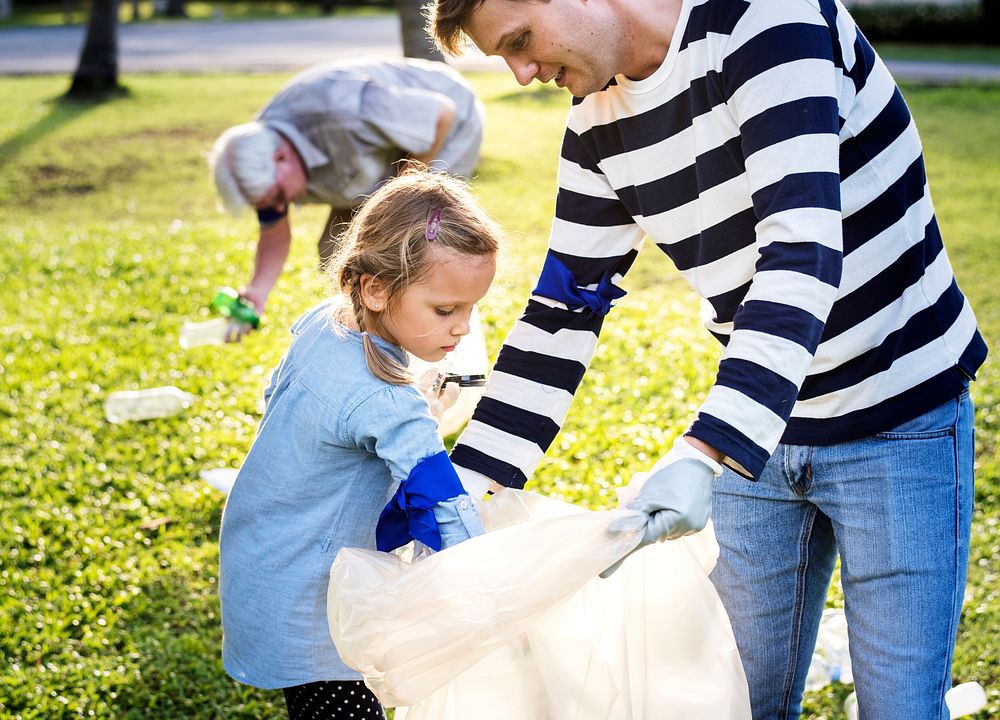 Kids picking up trash in the park