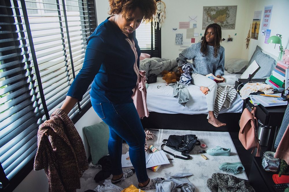 Mother unhappy with her daughter and the messy room