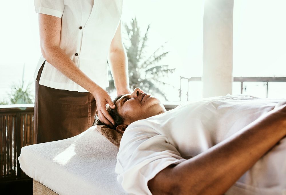 Massage Therapist Massaging Spa Premium Photo Rawpixel 1990