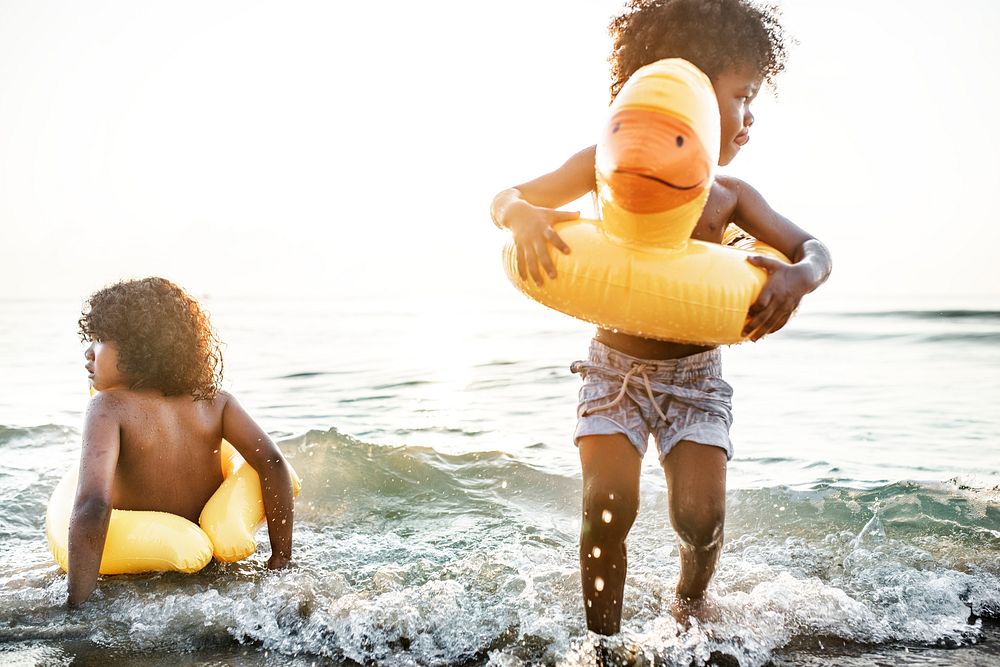 Two kids playing on the beach | Free Photo - rawpixel