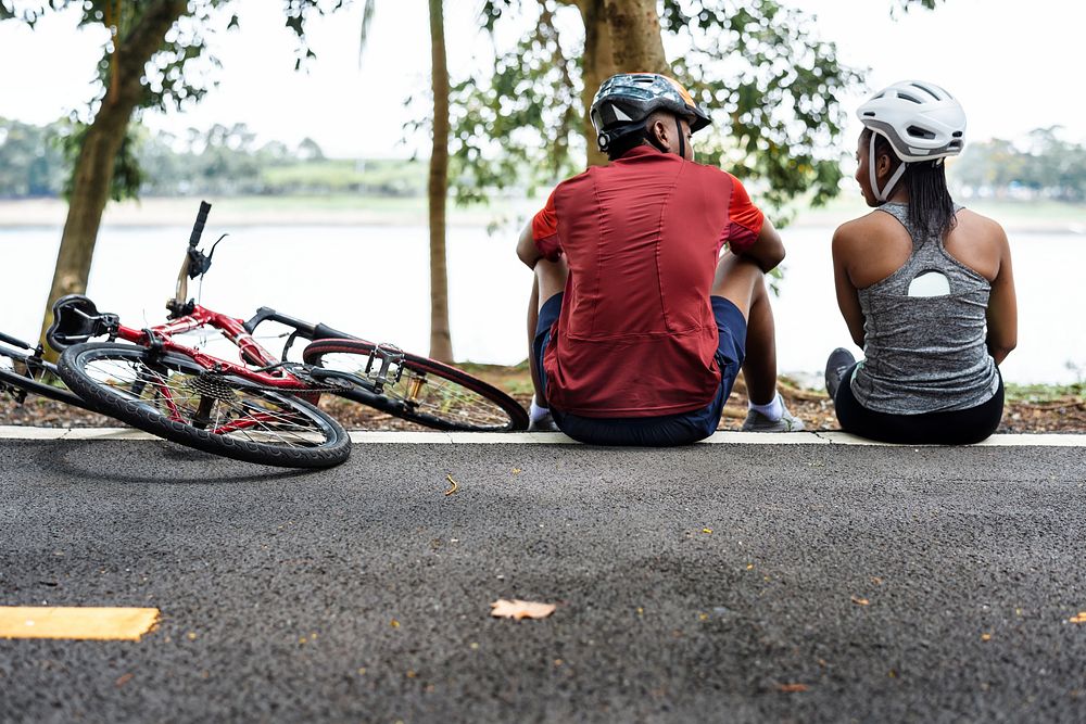 Cyclist couple resting in a park