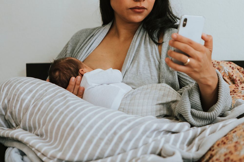 Breastfeeding mother using a smartphone