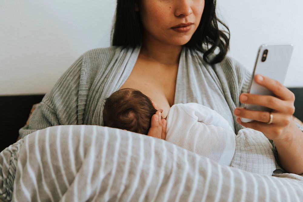 Breastfeeding mother using a smartphone