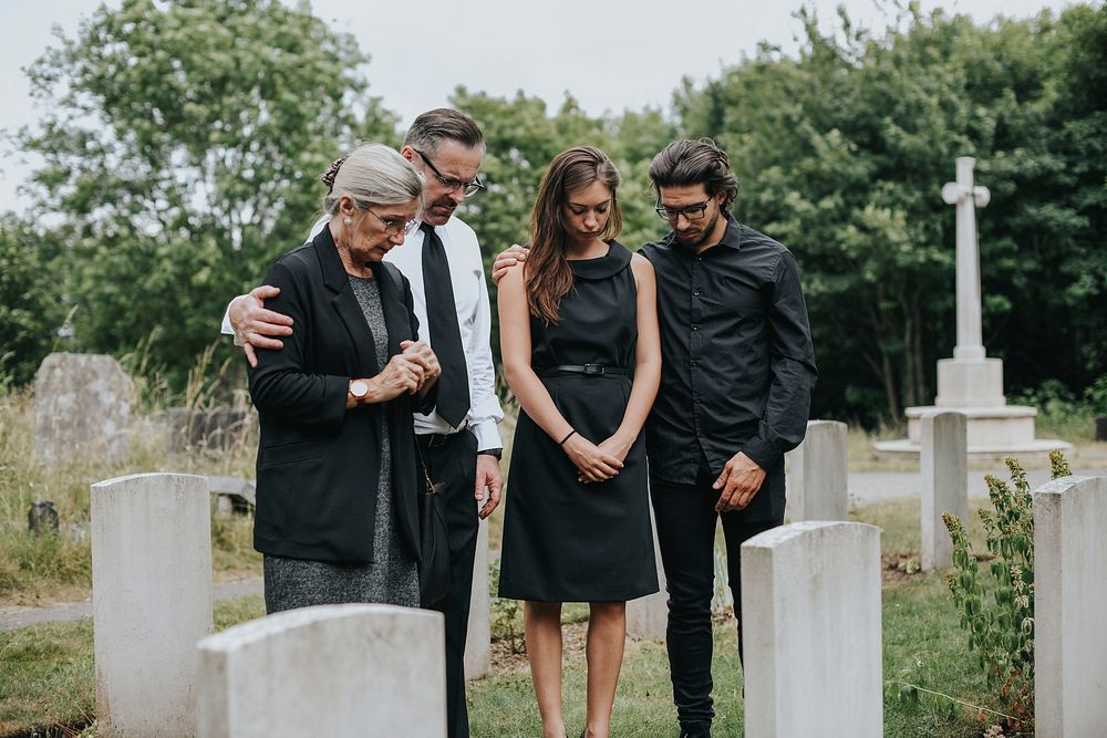 Family giving their last goodbyes | Premium Photo - rawpixel