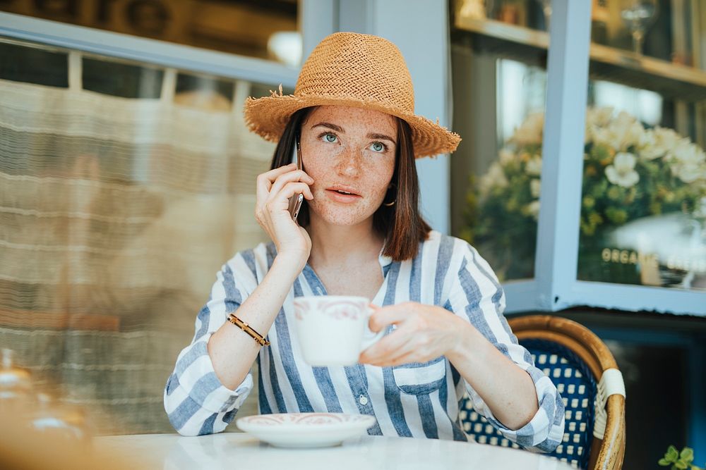 Woman talking on the phone at a cafe