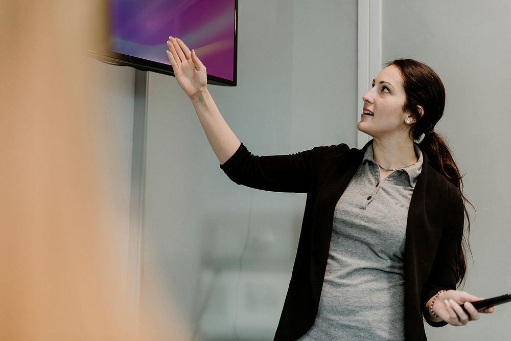 Lecturer using a TV screen in the classroom