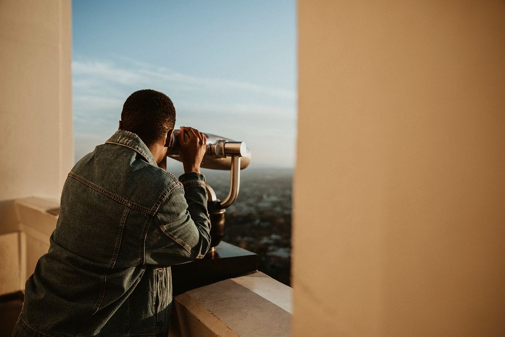Man enjoying the view of Los Angeles city from the Griffith Observatory, USA