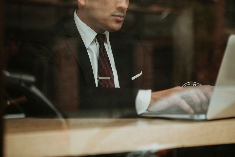 Businessman working on his laptop in a cafe