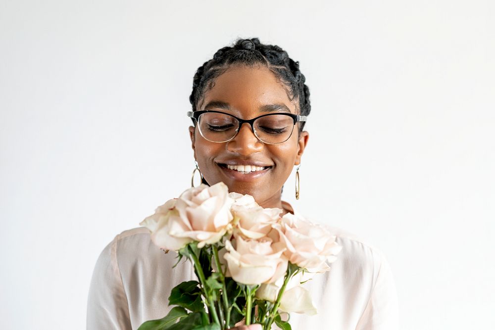 Happy black woman holding a bouquet of flowers