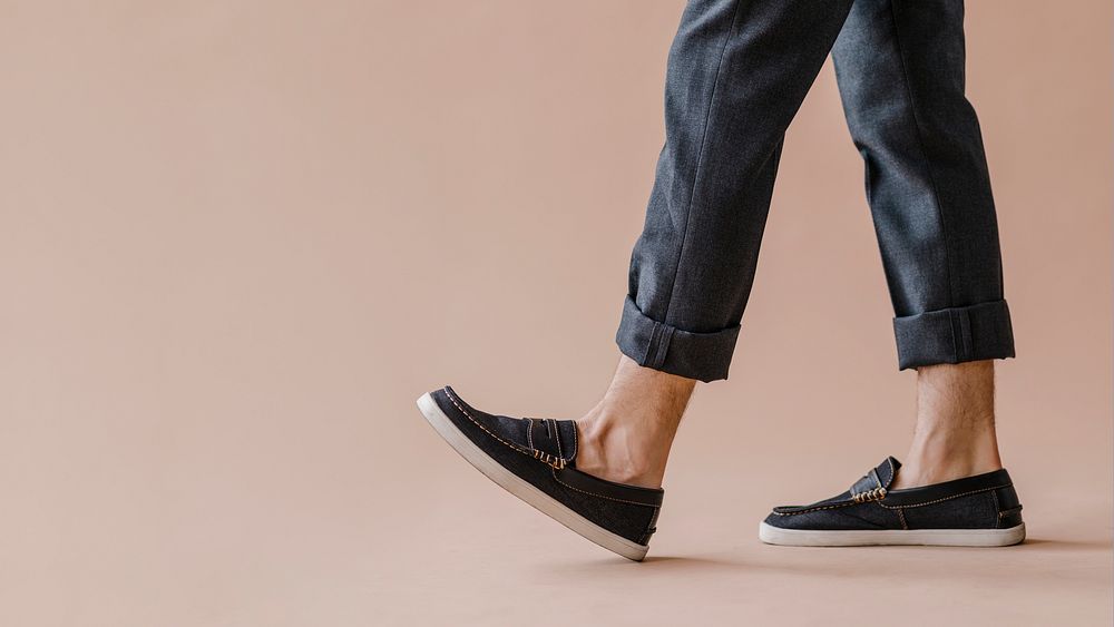 Man in a jeans and slip-on shoes wallpaper