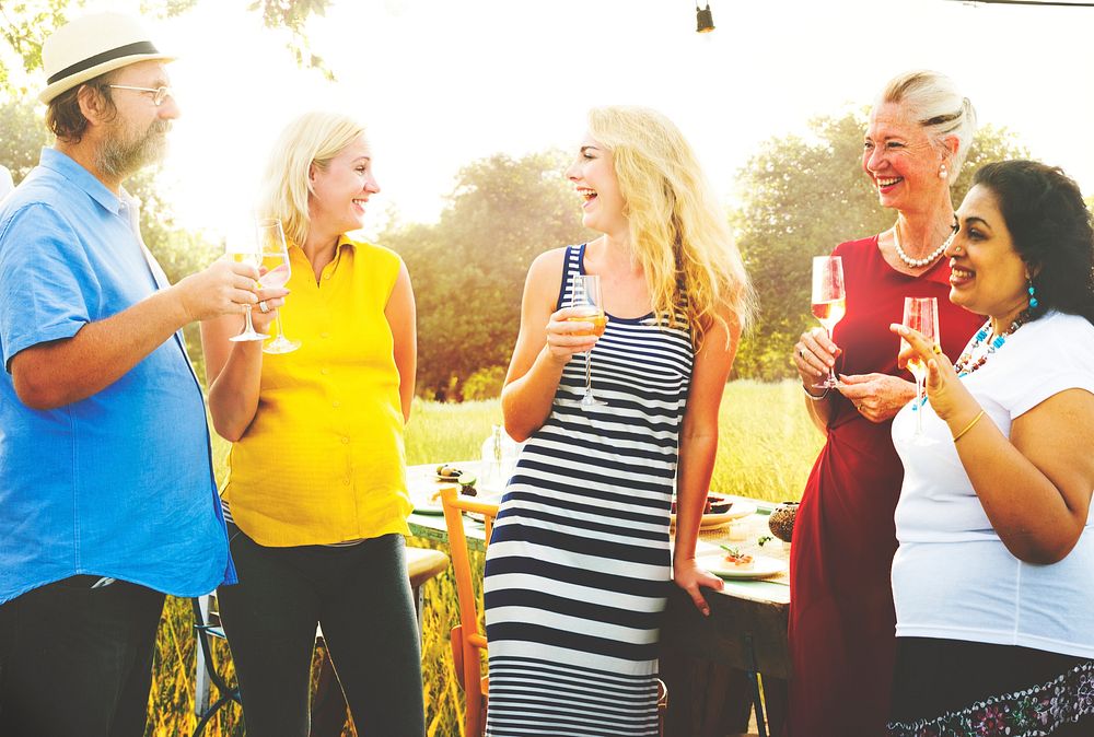 Friends sharing drinks and having Premium Photo rawpixel