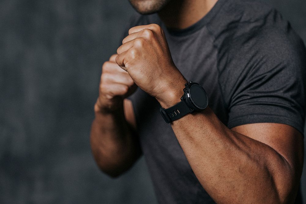 Athlete wearing a smartwatch in the gym