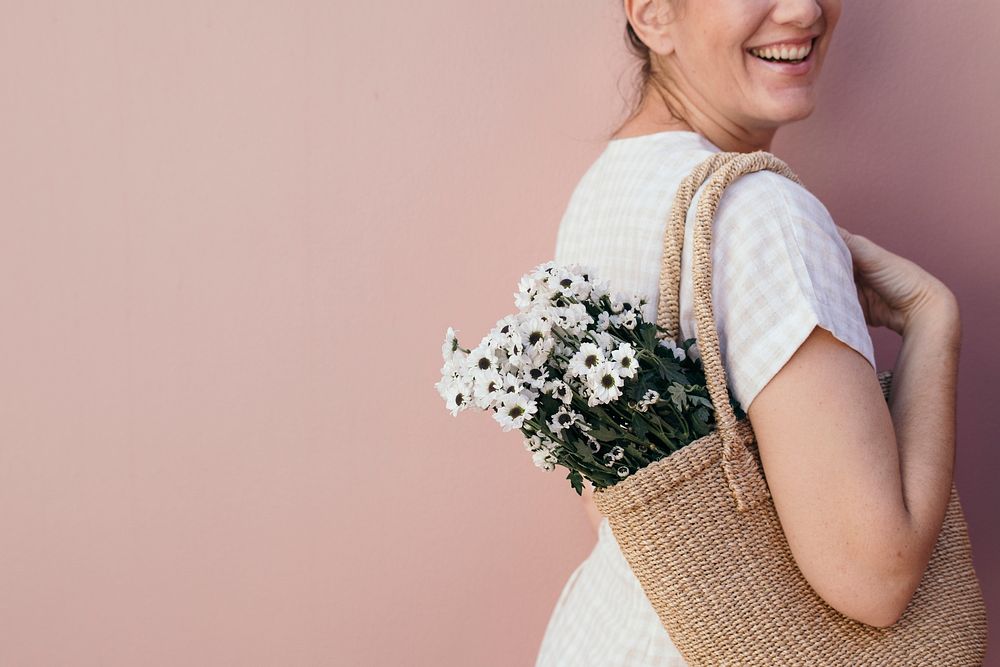 Woman with a bag of white daisy flowers