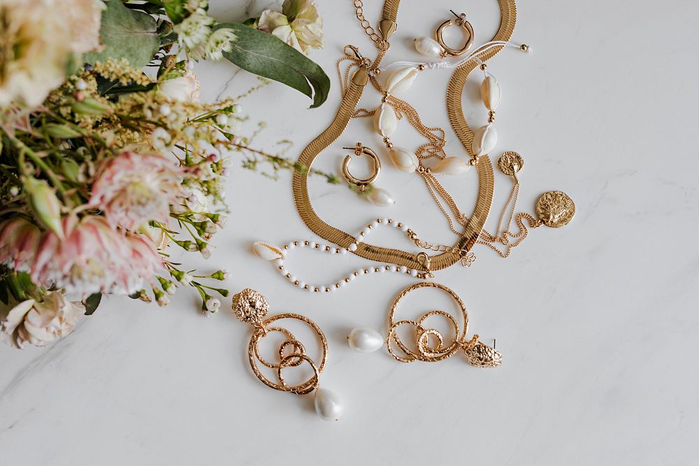 Gold jewelries with a flower bouquet