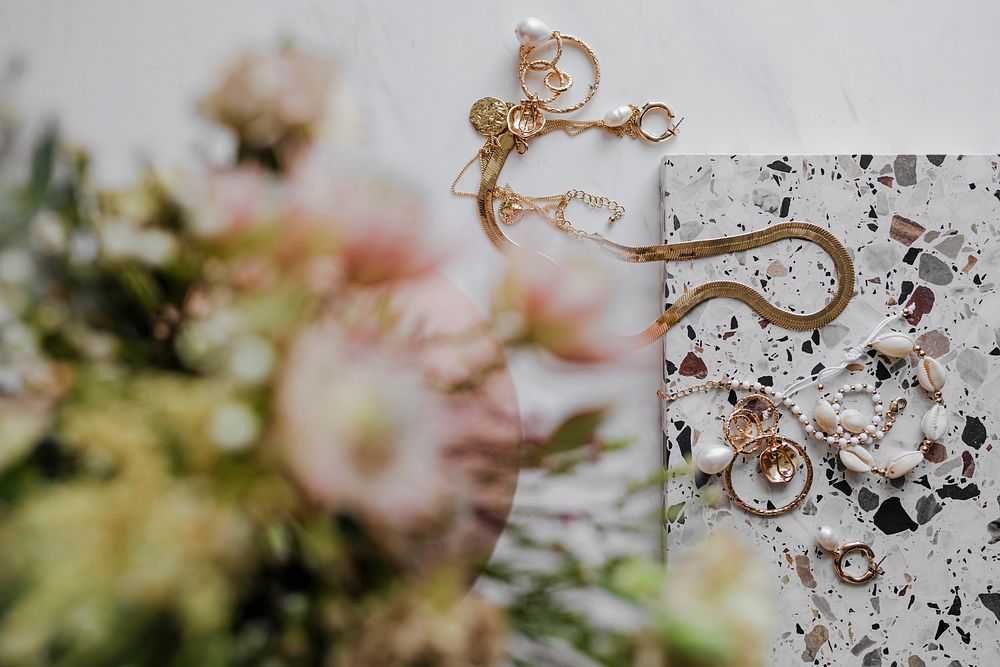 Gold jewelries with a flower bouquet