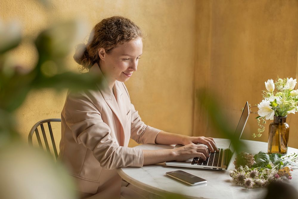 Beautiful businesswoman working on her laptop at a cafe