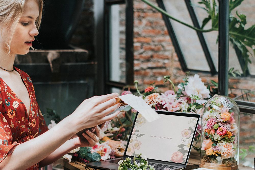 Florist using a laptop screen mockup