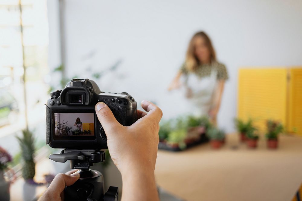 Botanical blogger recording a video clip